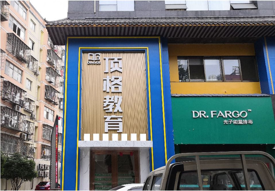 石台门头设计要符合门店特色。