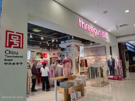 石台服装店招牌设计技巧。